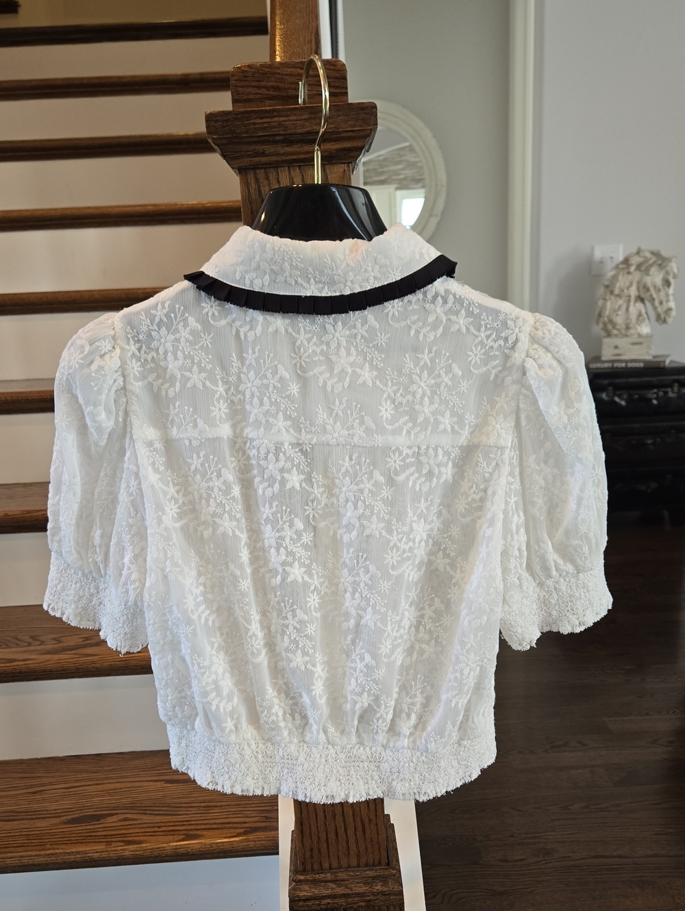 Alice + Olivia Tamra Puff Sleeve Embroidered Top - Picture 6 of 11